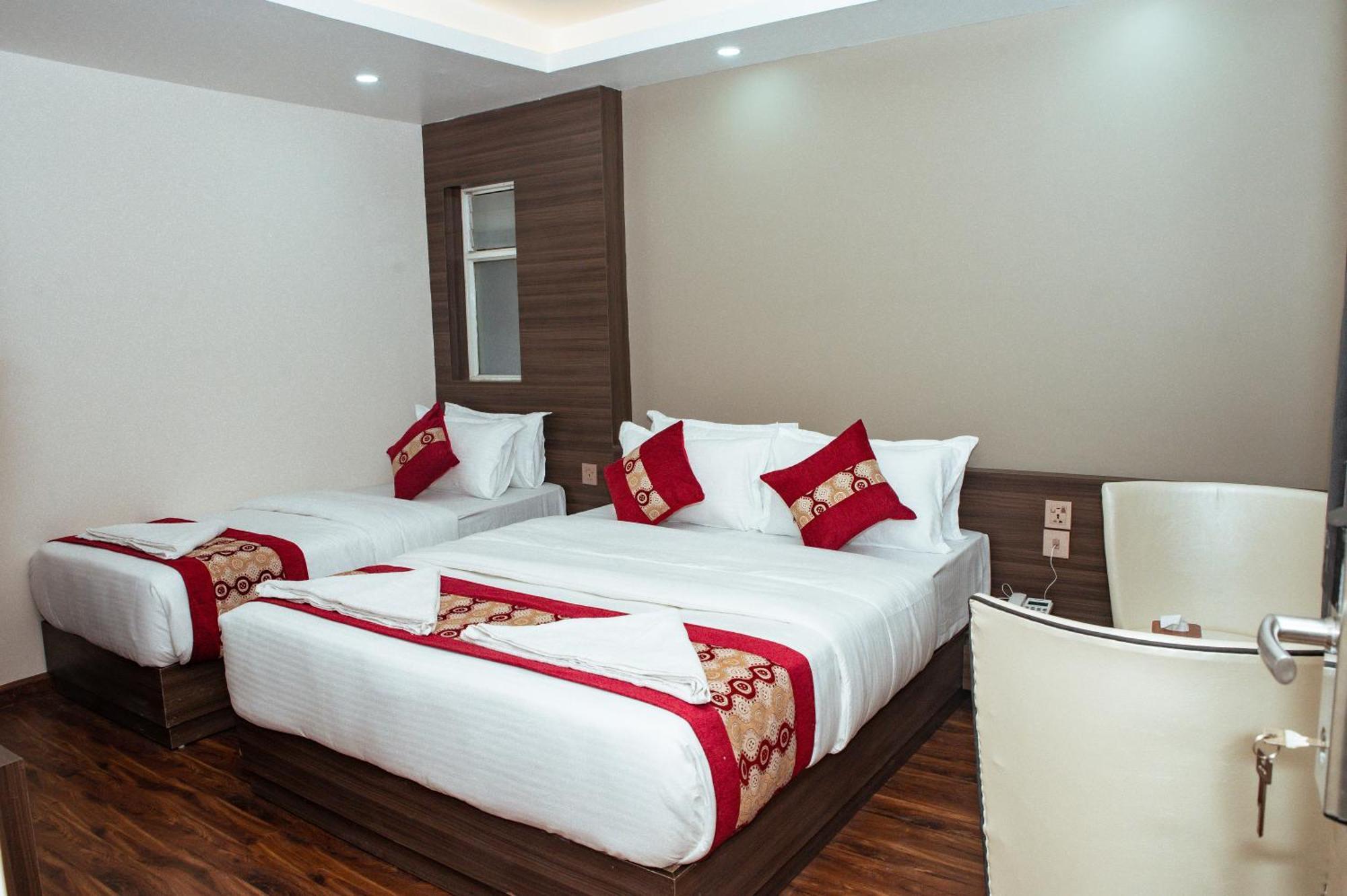 Kusum Airport Hotel Kathmandu Exterior foto